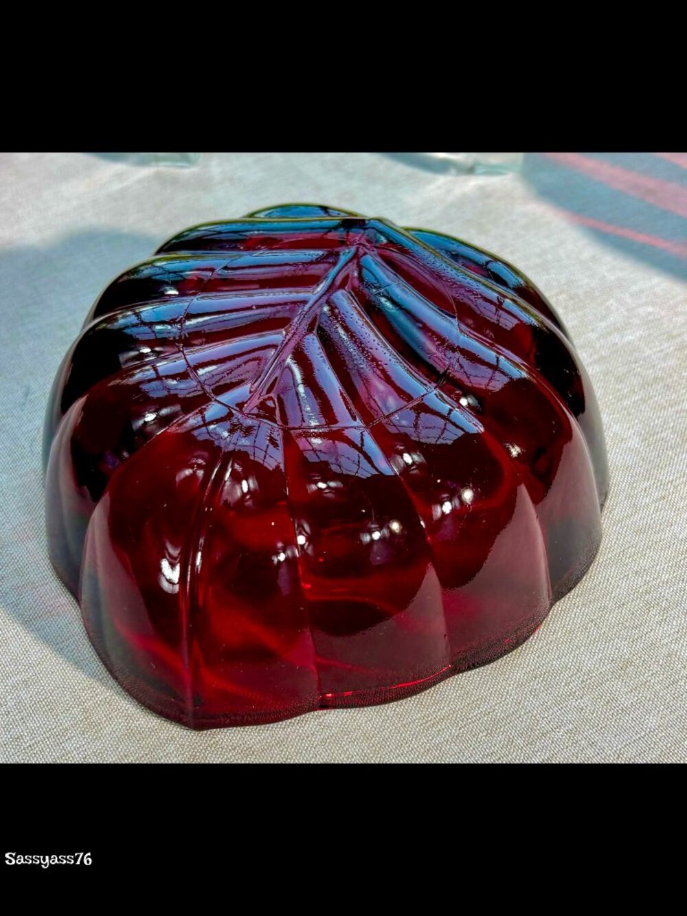 ▪️VTG▪️Mid-Century Set SIX Ruby Red Strawberry Shaped Glass Dessert Candy Dishes - Picture 3 of 9